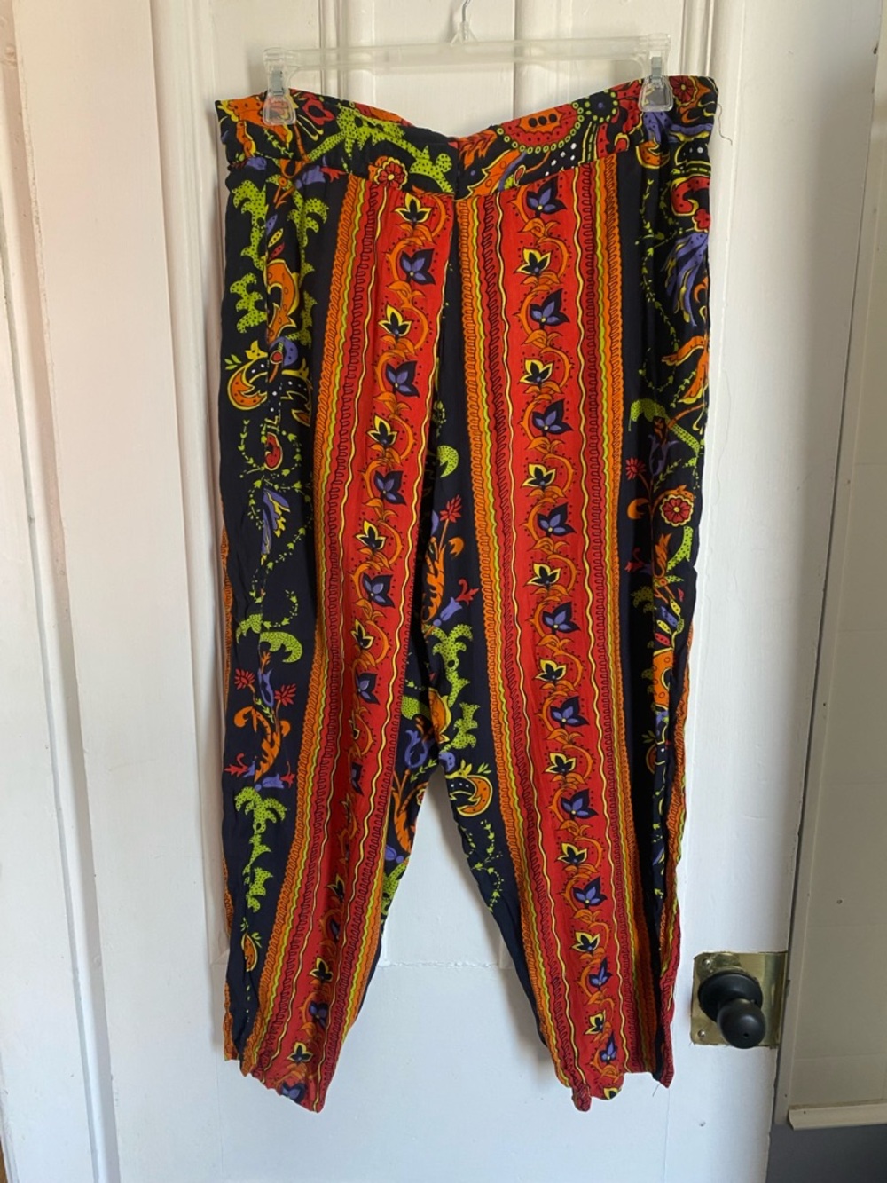 Vintage Multicolor Patterned Casual Pants - Vibrant Red & Black